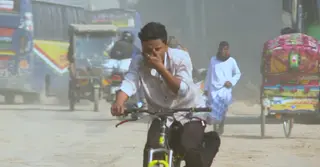 ধুলায় নাকাল ঢাকা, চরম স্বাস্থ্যঝুঁকিতে নগরবাসী